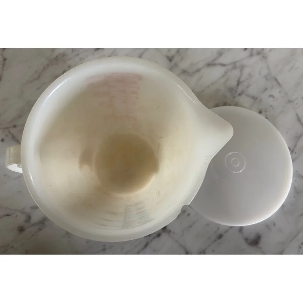 VTG Set of Tupperware White Plastic Liquid Measuring 4&8 Cups Red Blue With Lid